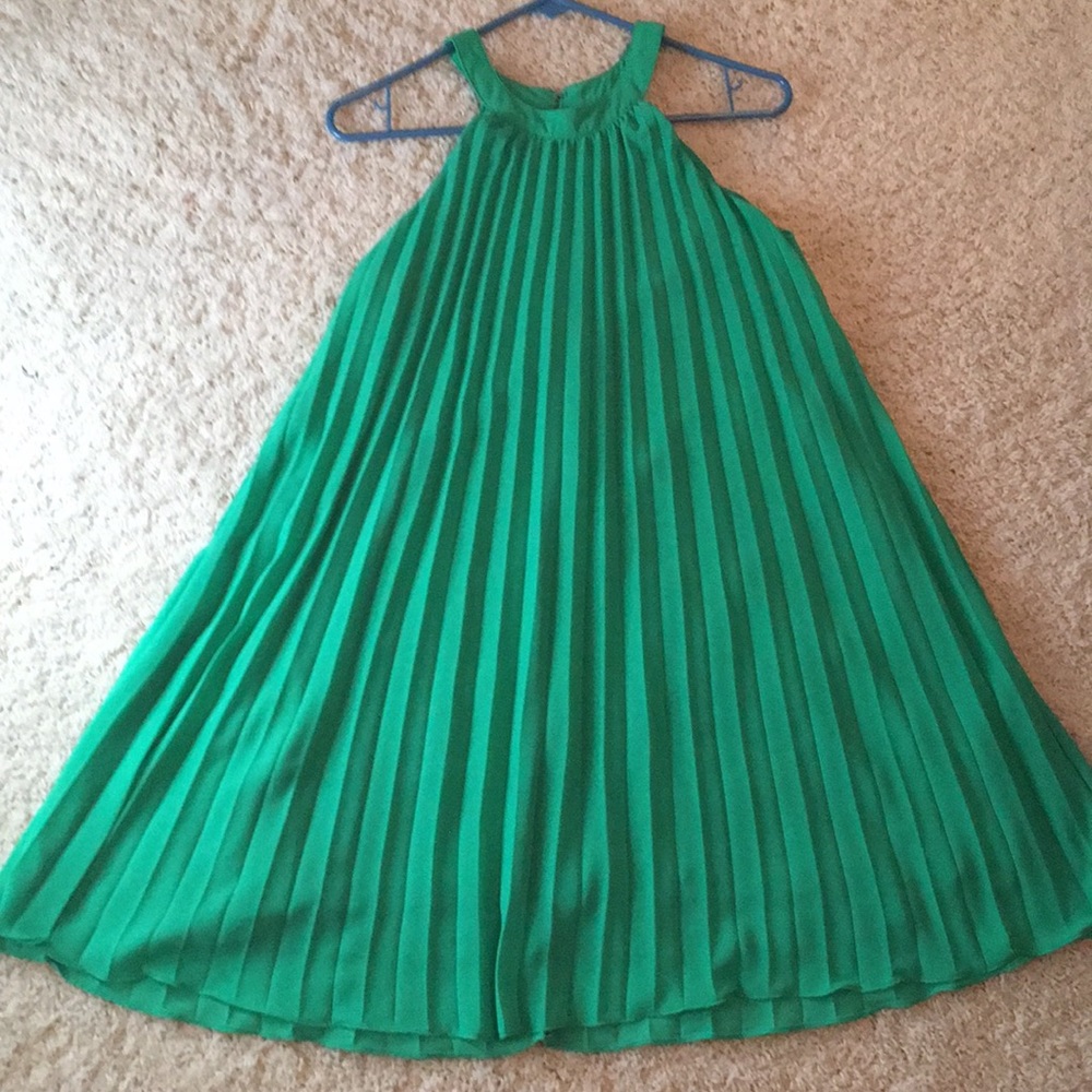 She & Sky Green Keyhole Flowy Dress